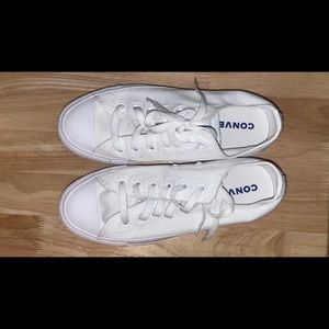 All white converse sz 8, WIDE WIDTH